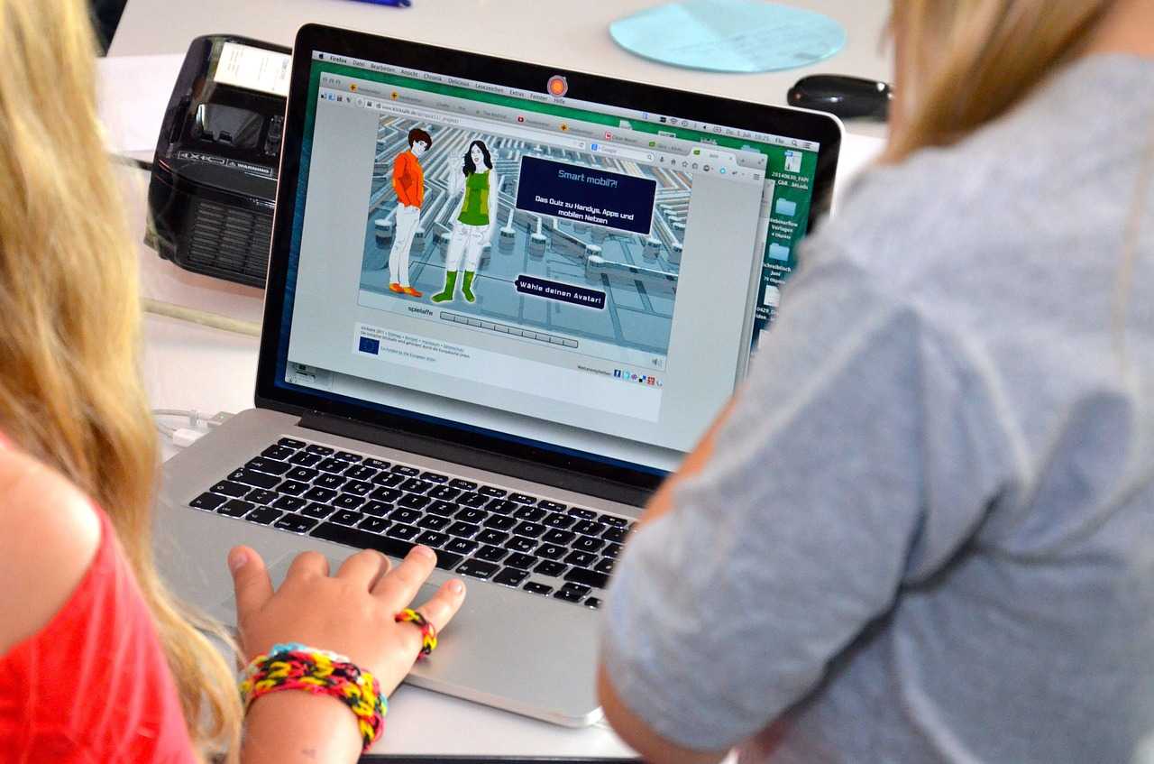 media literacy, laptop, notebook