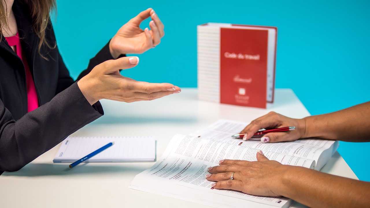 the labour code, human ressources, labour law, desk, company, employee, red, woman, women, labour relations, jacket, director, management, explanation, employee, employee, employee, employee, employee, management, management, management, explanation